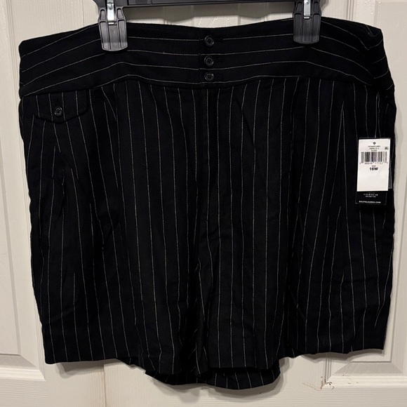 Lauren Ralph Lauren Pants - Lauren Ralph Lauren Plus Pinstripe Linen Blend Shorts